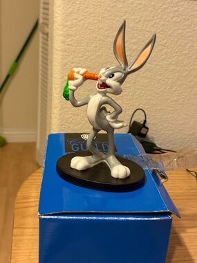 Warner Bros. Collectors Guild Figurine Base - White & Blue